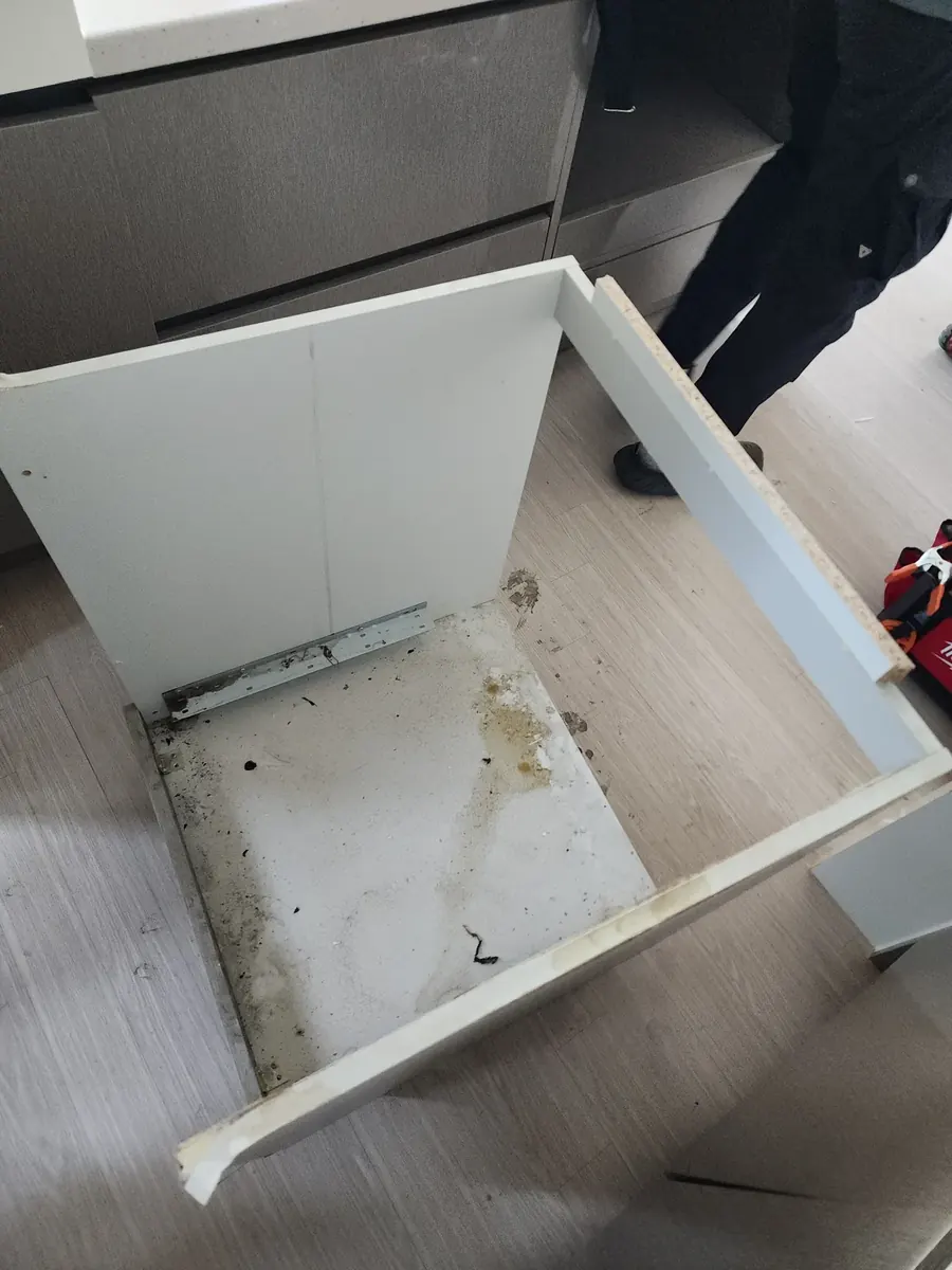 가스오븐 철거 — 비어 있는 오븐 칸