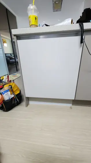 식기세척기 이사 철거 — 문짝을 단 하부장